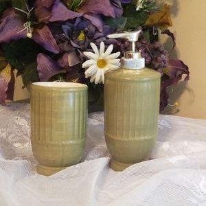 Ceramic bathroom set